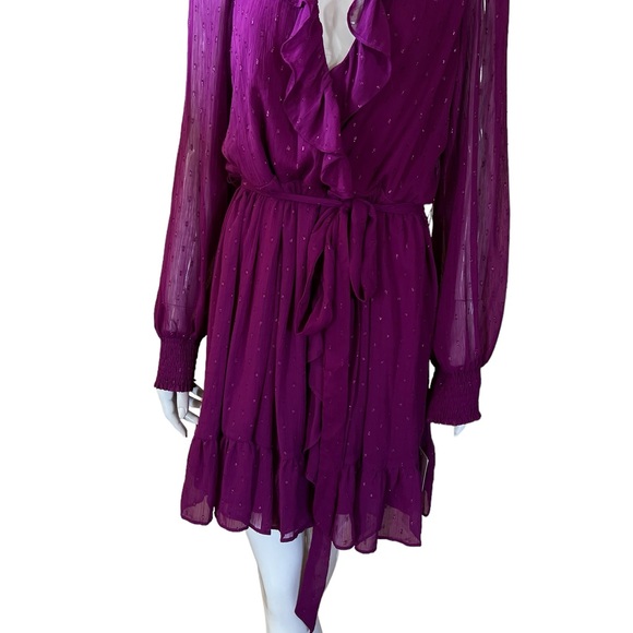 NWT Taylor Women’s Metallic Surplice V-Neck Long Sleeve Ruffled Trim Mini Dress - Picture 4 of 14